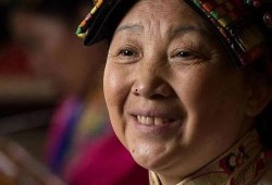 藏族网红吃瓜是谁啊图片,藏族网红“吃瓜”背后的故事